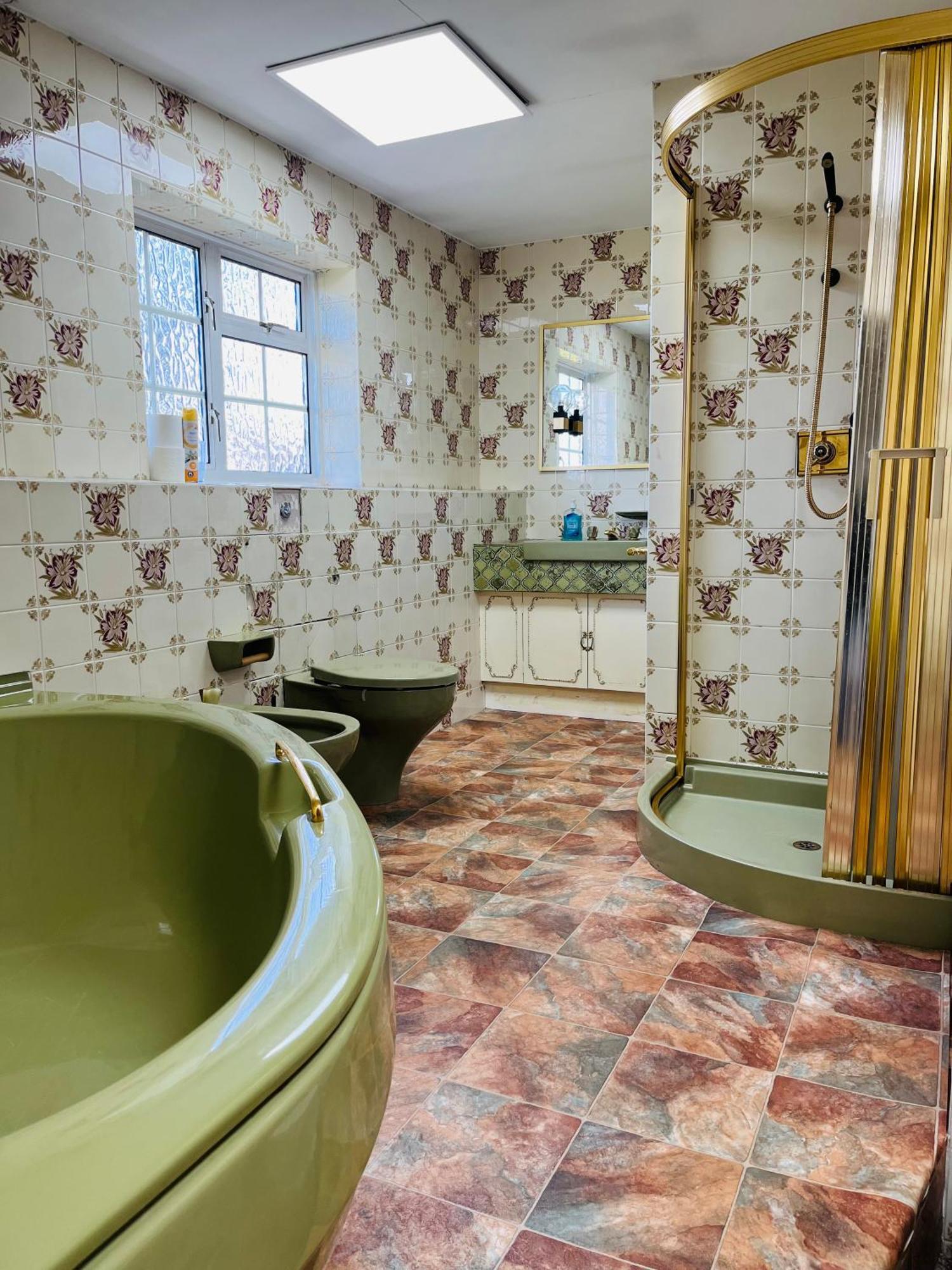 Unwind In Comfort At Cosy Caradus Your 4 Bedroom Home Sweet Home! Birmingham Extérieur photo