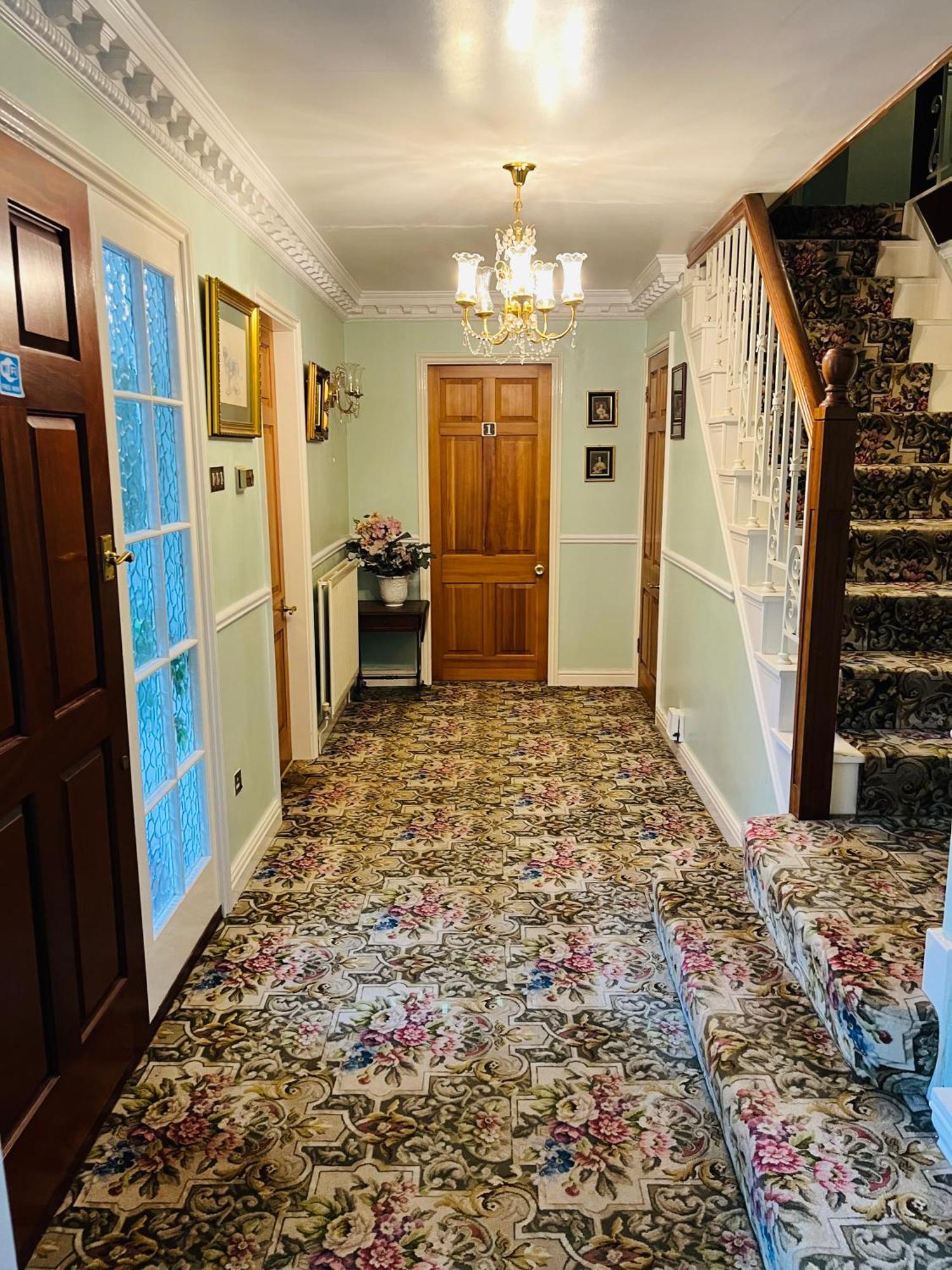 Unwind In Comfort At Cosy Caradus Your 4 Bedroom Home Sweet Home! Birmingham Extérieur photo