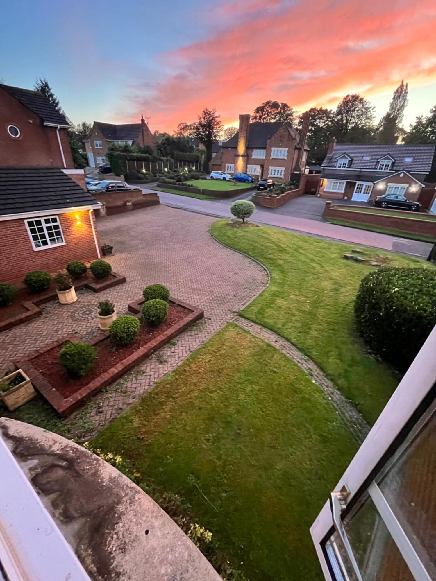 Unwind In Comfort At Cosy Caradus Your 4 Bedroom Home Sweet Home! Birmingham Extérieur photo