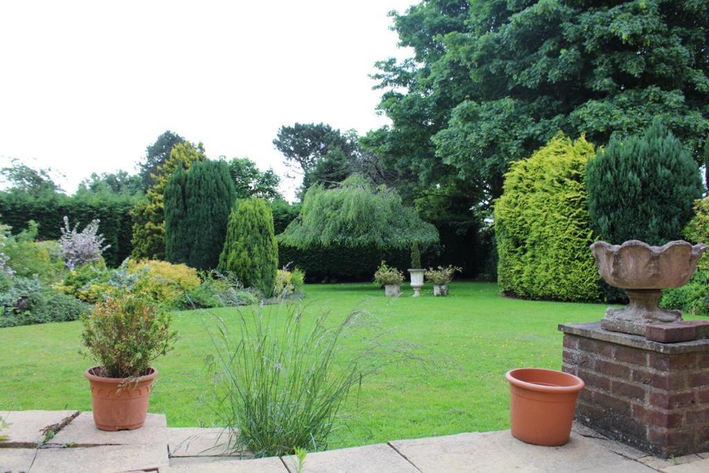 Unwind In Comfort At Cosy Caradus Your 4 Bedroom Home Sweet Home! Birmingham Extérieur photo