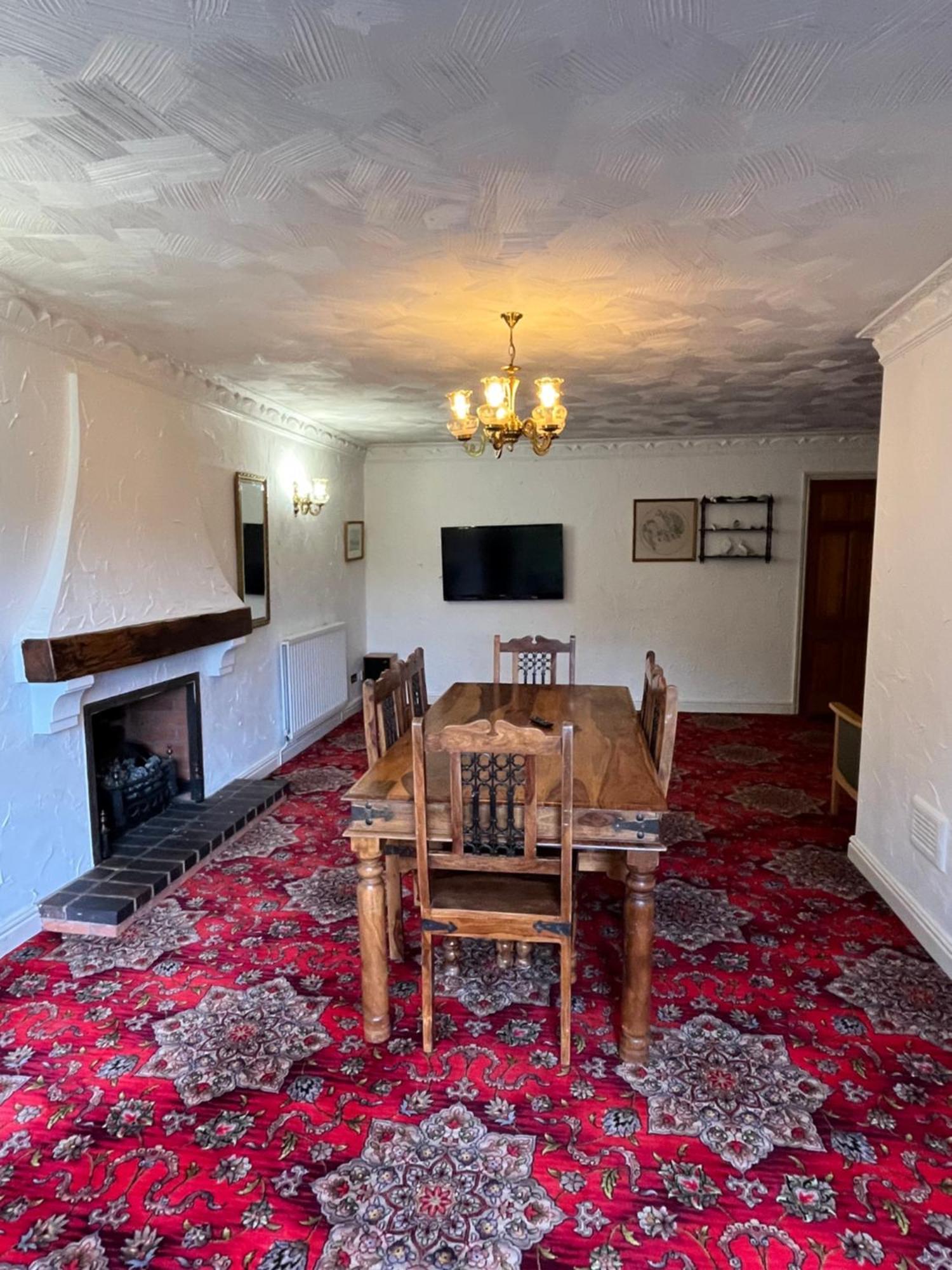 Unwind In Comfort At Cosy Caradus Your 4 Bedroom Home Sweet Home! Birmingham Extérieur photo