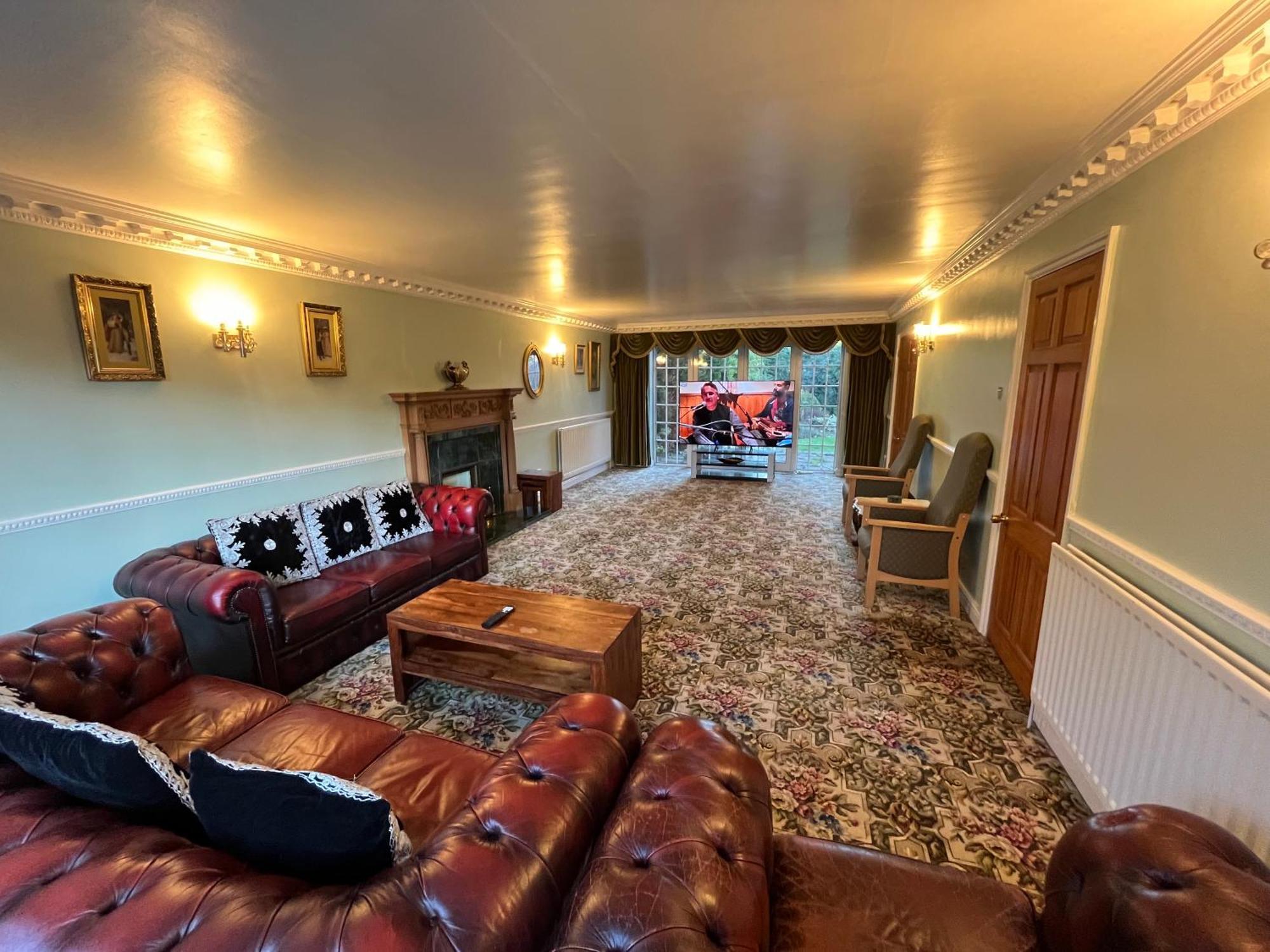 Unwind In Comfort At Cosy Caradus Your 4 Bedroom Home Sweet Home! Birmingham Extérieur photo